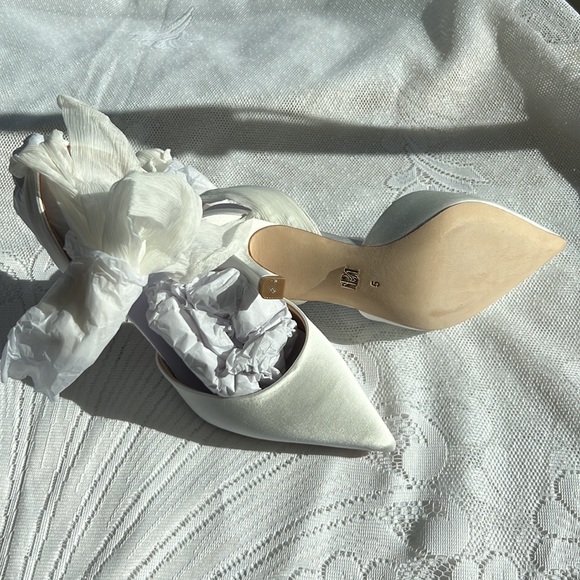 Badgley Mischka Blaze Satin Bow Stilettos - Picture 13 of 17